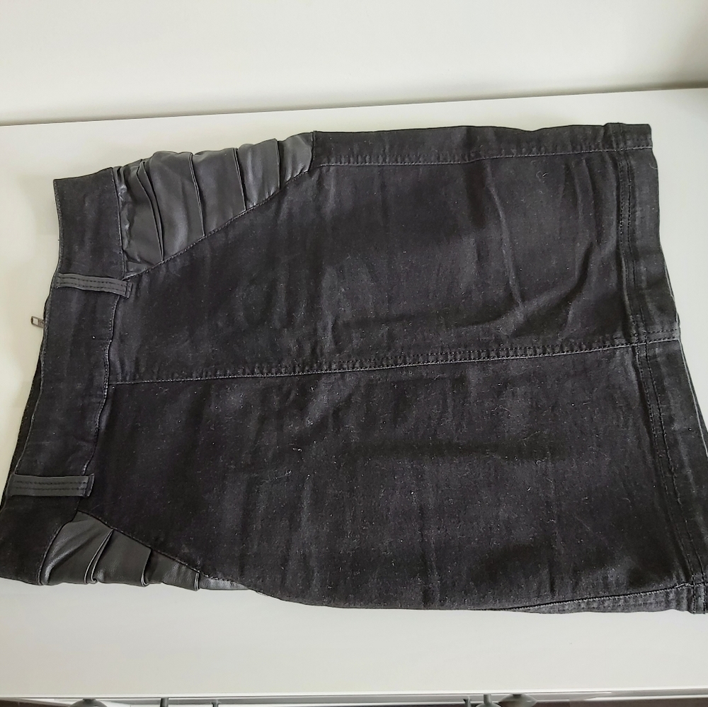 Black pencil skirt